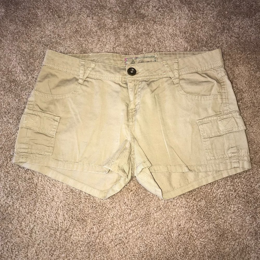 Amethyst Khaki Shorts